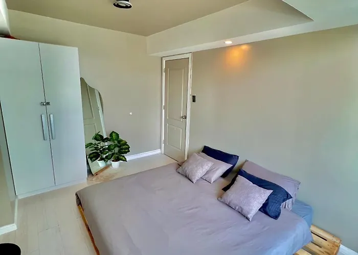 Casa Vika - 2 Bedrooms For 8 Pax In Azure Manila
